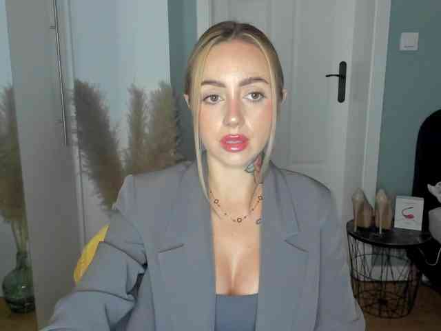 SEXYcoralie webcam