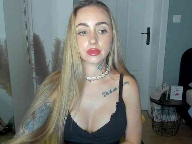 SEXYcoralie webcam