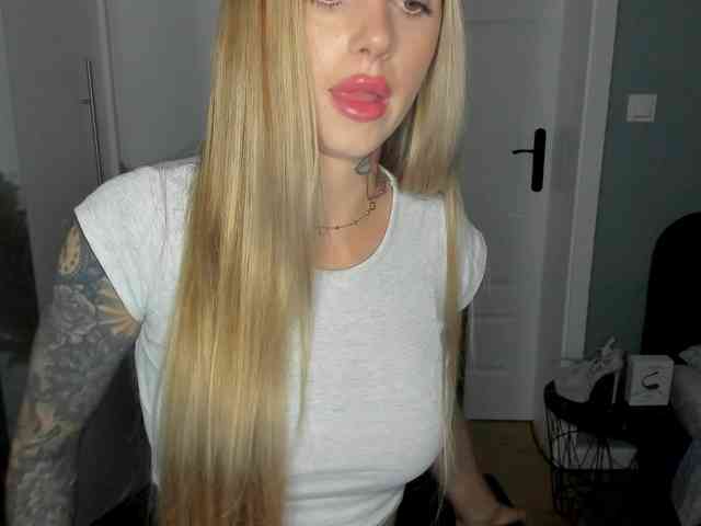 SEXYcoralie webcam