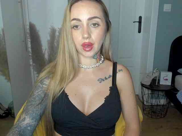 SEXYcoralie webcam