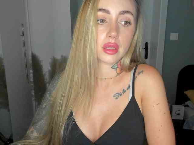 SEXYcoralie webcam