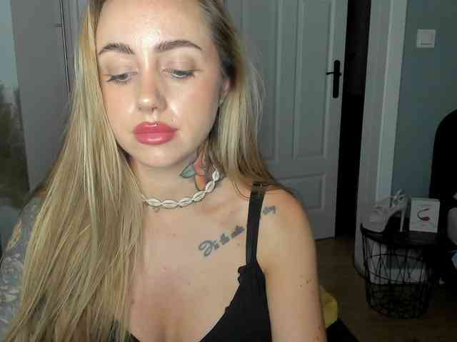 SEXYcoralie webcam
