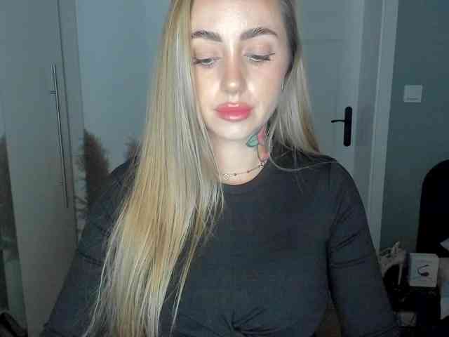 Model: SEXYcoralie