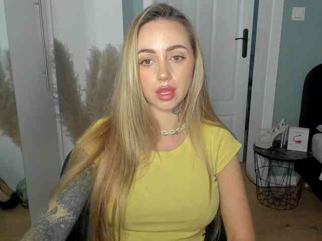 SEXYcoralie Live Webcam on BongaCams