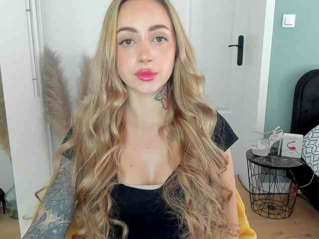 SEXYcoralie webcam