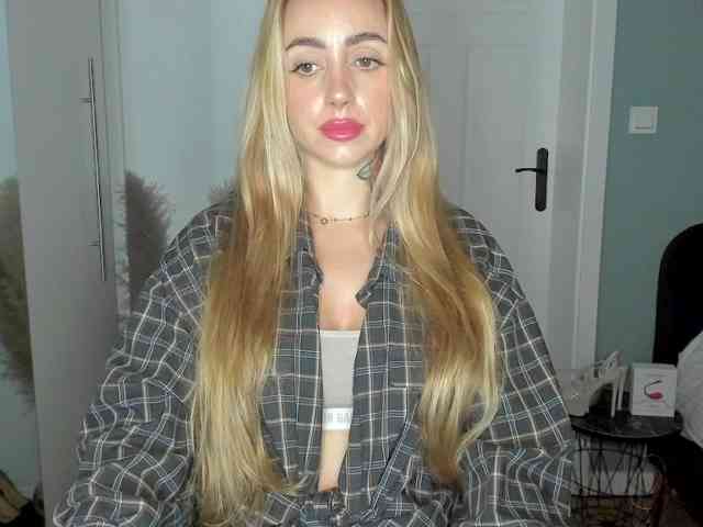 Model: SEXYcoralie