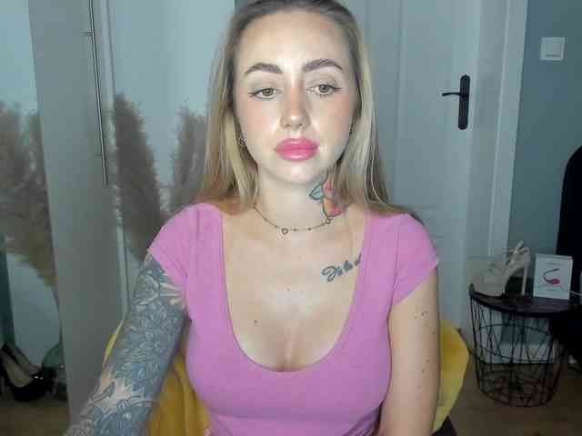 SEXYcoralie webcam
