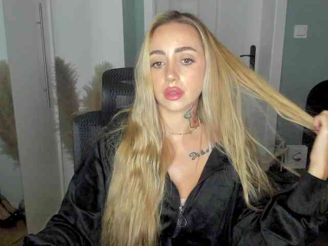 SEXYcoralie webcam