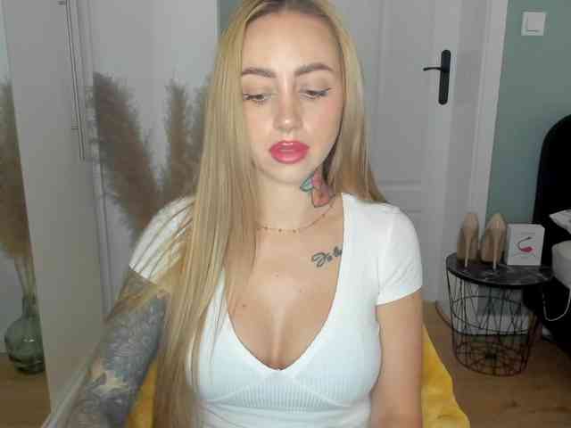 SEXYcoralie webcam