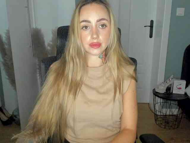 Model: SEXYcoralie