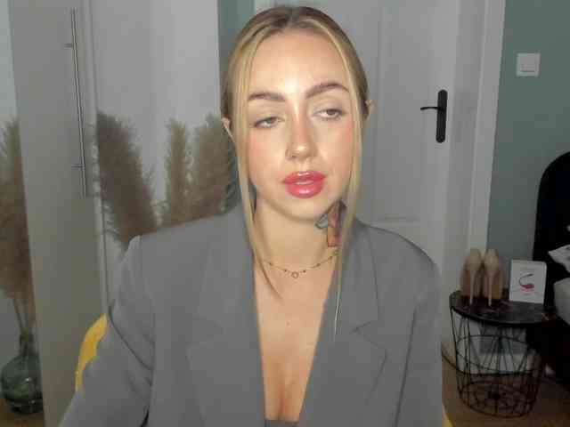 SEXYcoralie webcam