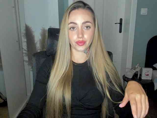 SEXYcoralie webcam