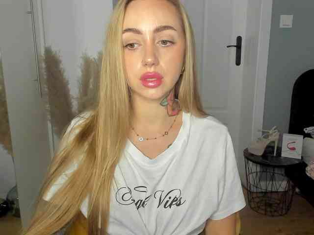 SEXYcoralie webcam