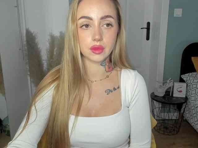 SEXYcoralie webcam