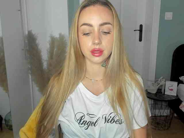 SEXYcoralie webcam