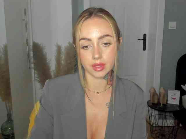 SEXYcoralie webcam