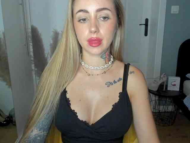 SEXYcoralie webcam
