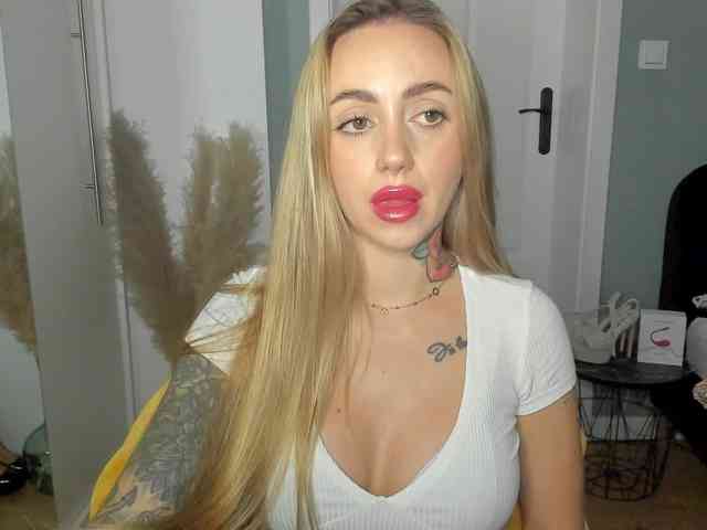 SEXYcoralie webcam