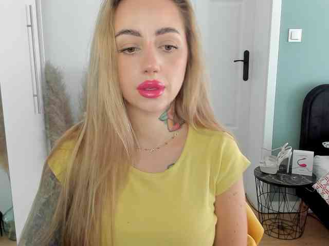 SEXYcoralie webcam