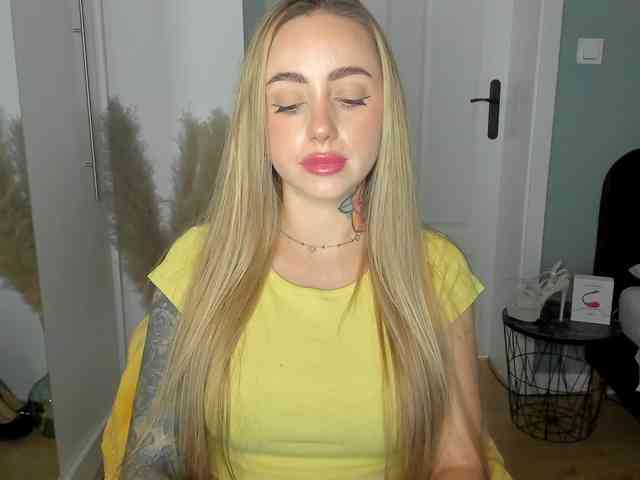 SEXYcoralie webcam