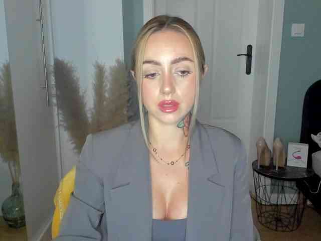 SEXYcoralie webcam