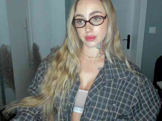 SEXYcoralie webcam
