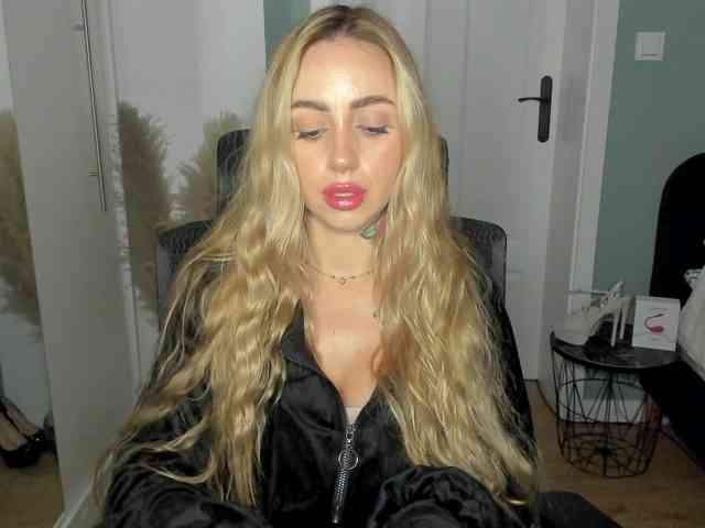 SEXYcoralie webcam