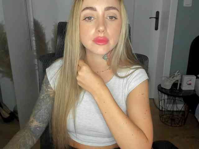 SEXYcoralie webcam