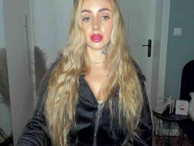 SEXYcoralie webcam