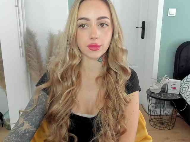 SEXYcoralie webcam