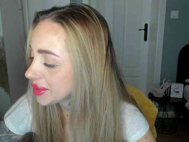 SEXYcoralie webcam