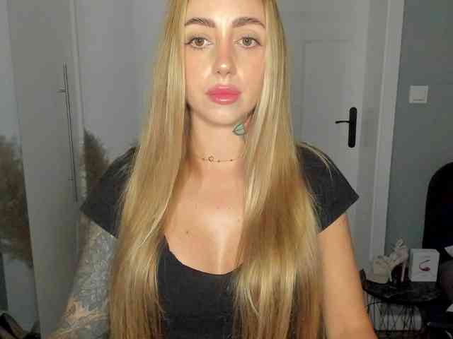 Model: SEXYcoralie