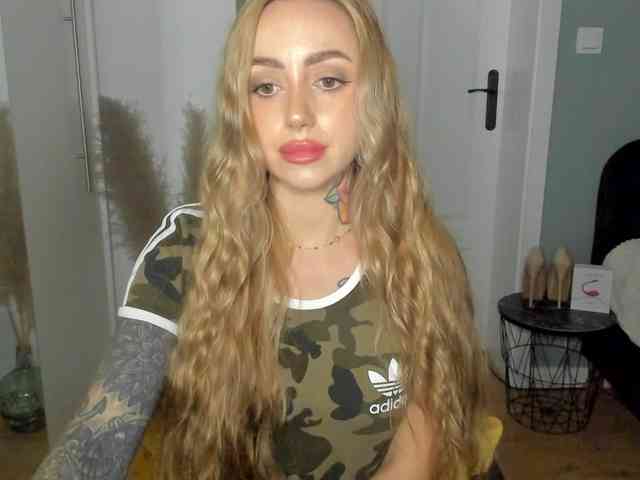 SEXYcoralie webcam