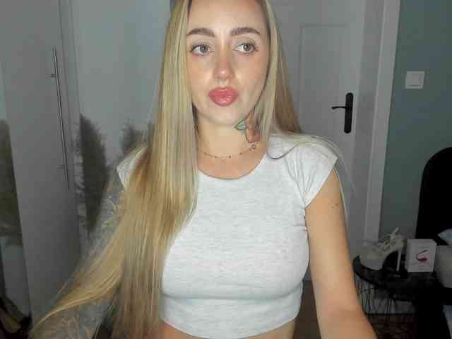 SEXYcoralie webcam