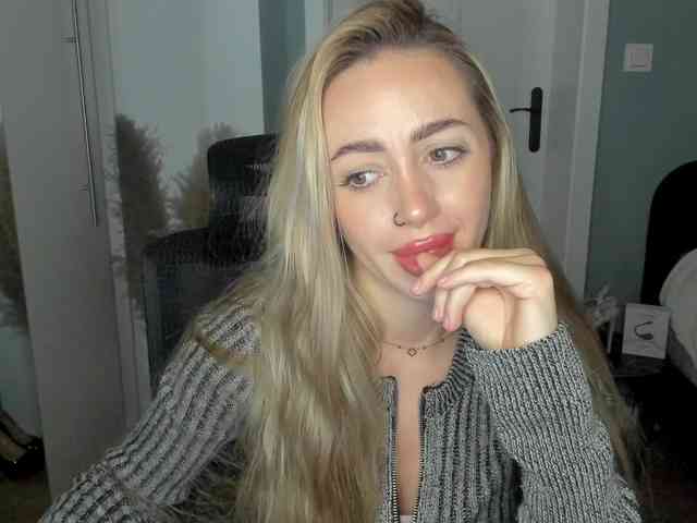 Model: SEXYcoralie