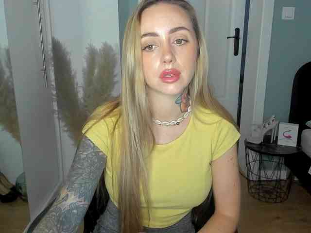 SEXYcoralie webcam