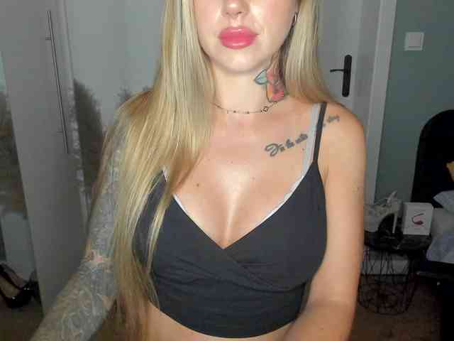 SEXYcoralie webcam