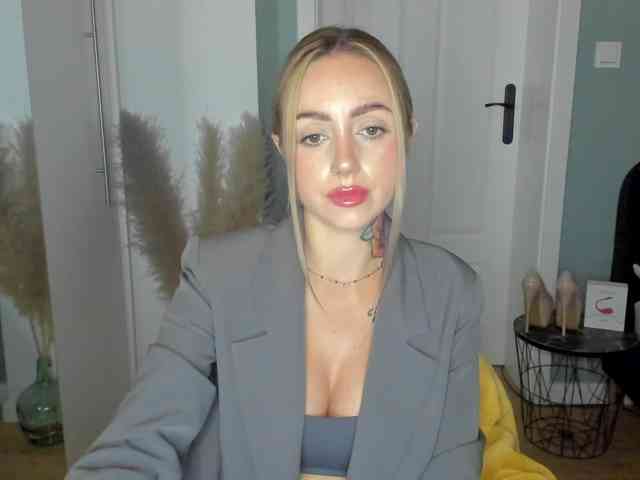 SEXYcoralie webcam