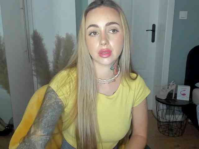 SEXYcoralie webcam