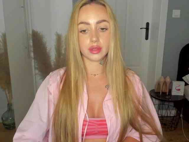 Model: SEXYcoralie