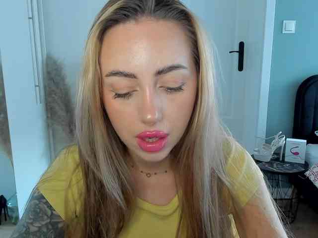 SEXYcoralie webcam