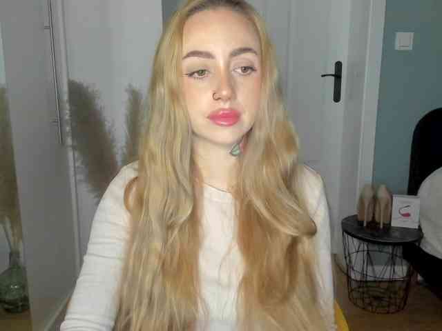 SEXYcoralie webcam