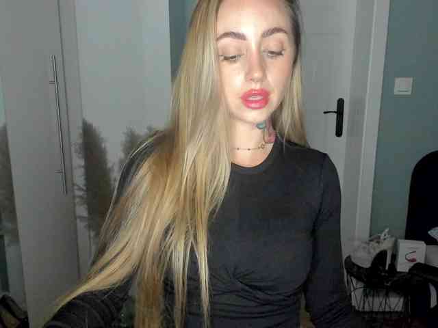 Model: SEXYcoralie