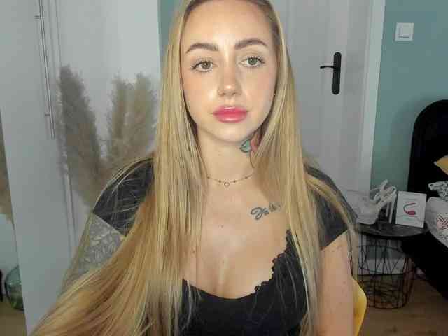 SEXYcoralie webcam