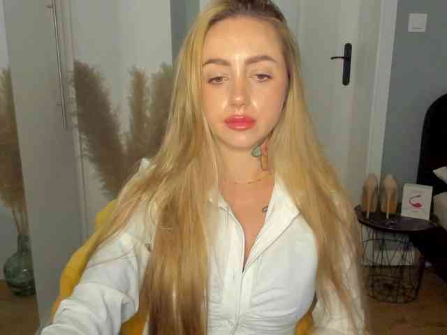 SEXYcoralie webcam