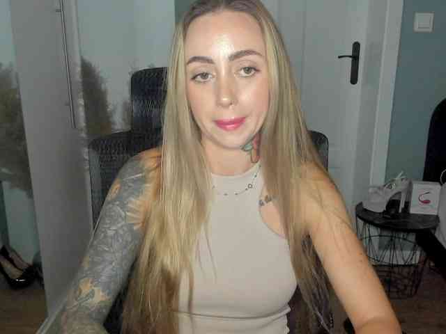 SEXYcoralie webcam