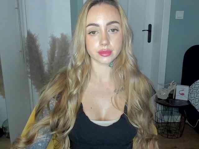 SEXYcoralie webcam
