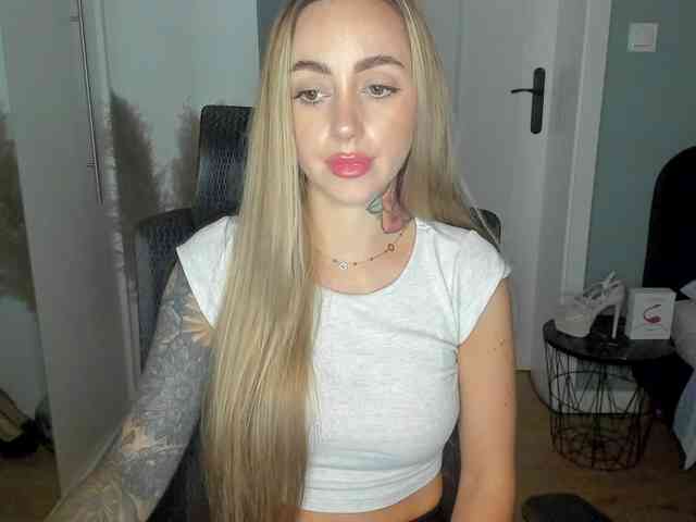 SEXYcoralie webcam