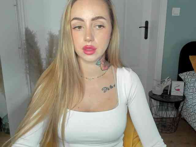 Model: SEXYcoralie