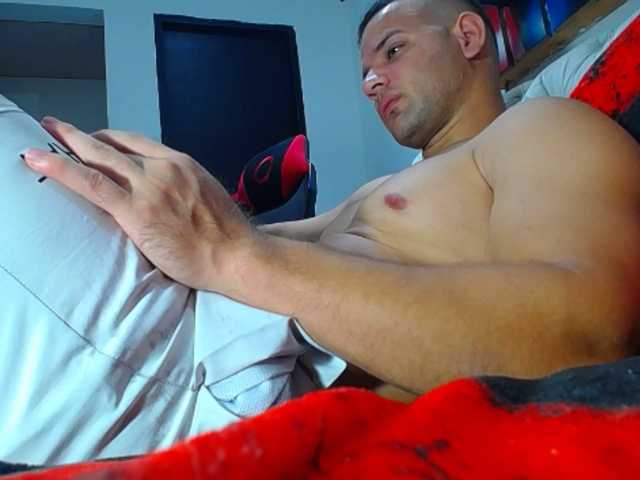 hugo19cm live webcam show